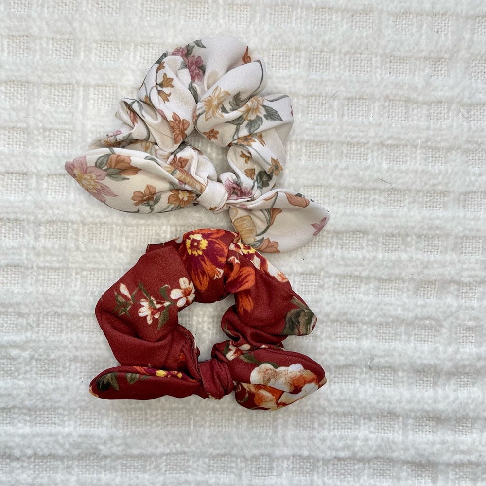 Set of 2 AE bow scrunchies